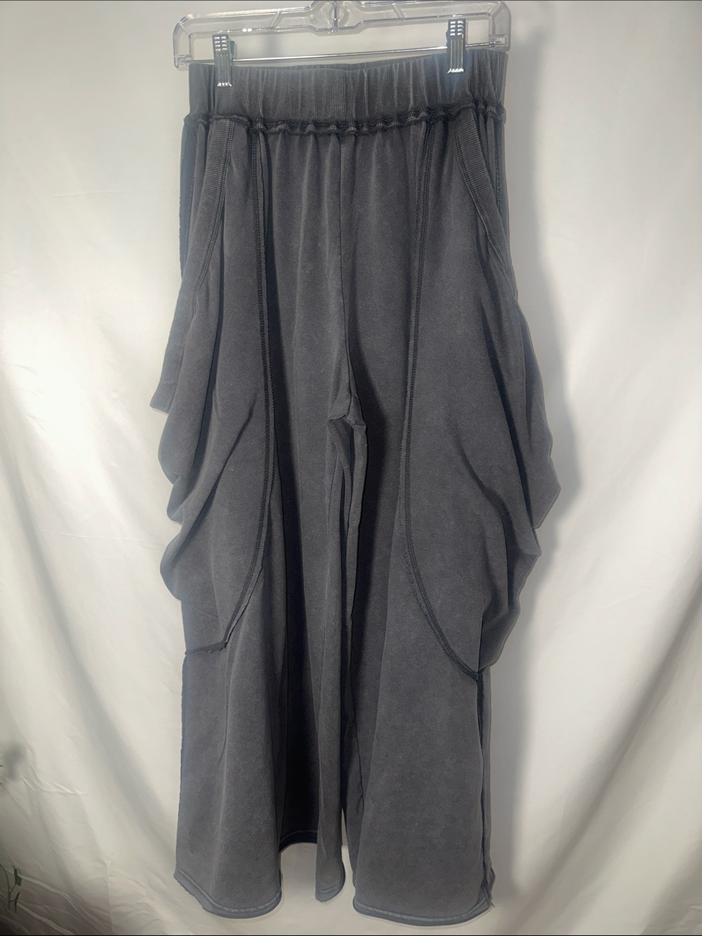 Source Unknown Dark Gray Wide-Leg Draped Pants with large deep pockets